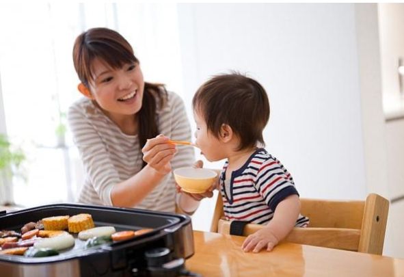 Các mẹ nên làm gì khi trẻ biếng ăn?