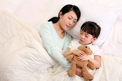 Giải pháp cho trẻ 2 tuổi ngủ hay giật mình khóc thét