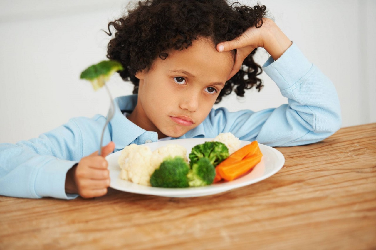 Trẻ biếng ăn sinh lý giai đoạn nào?