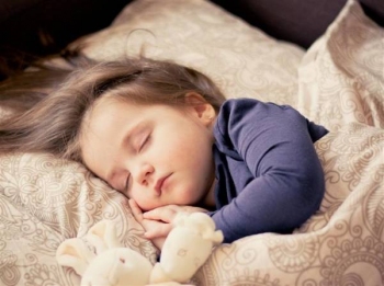 Trẻ khó ngủ bổ sung vitamin gì hiệu quả