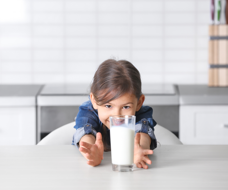 Trẻ suy dinh dưỡng nên uống sữa gì?